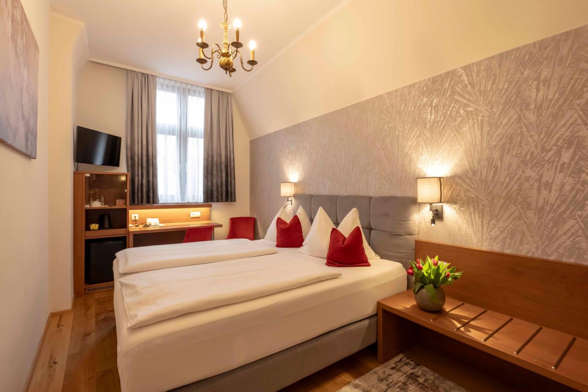 Hotel Mader Штайр Экстерьер фото